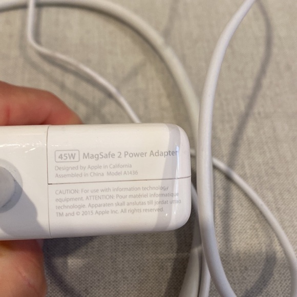 145”/12’ Apple 45W MagSafe 2 Power Adapter and AC power Adapter Extension Cable - Picture 7 of 9